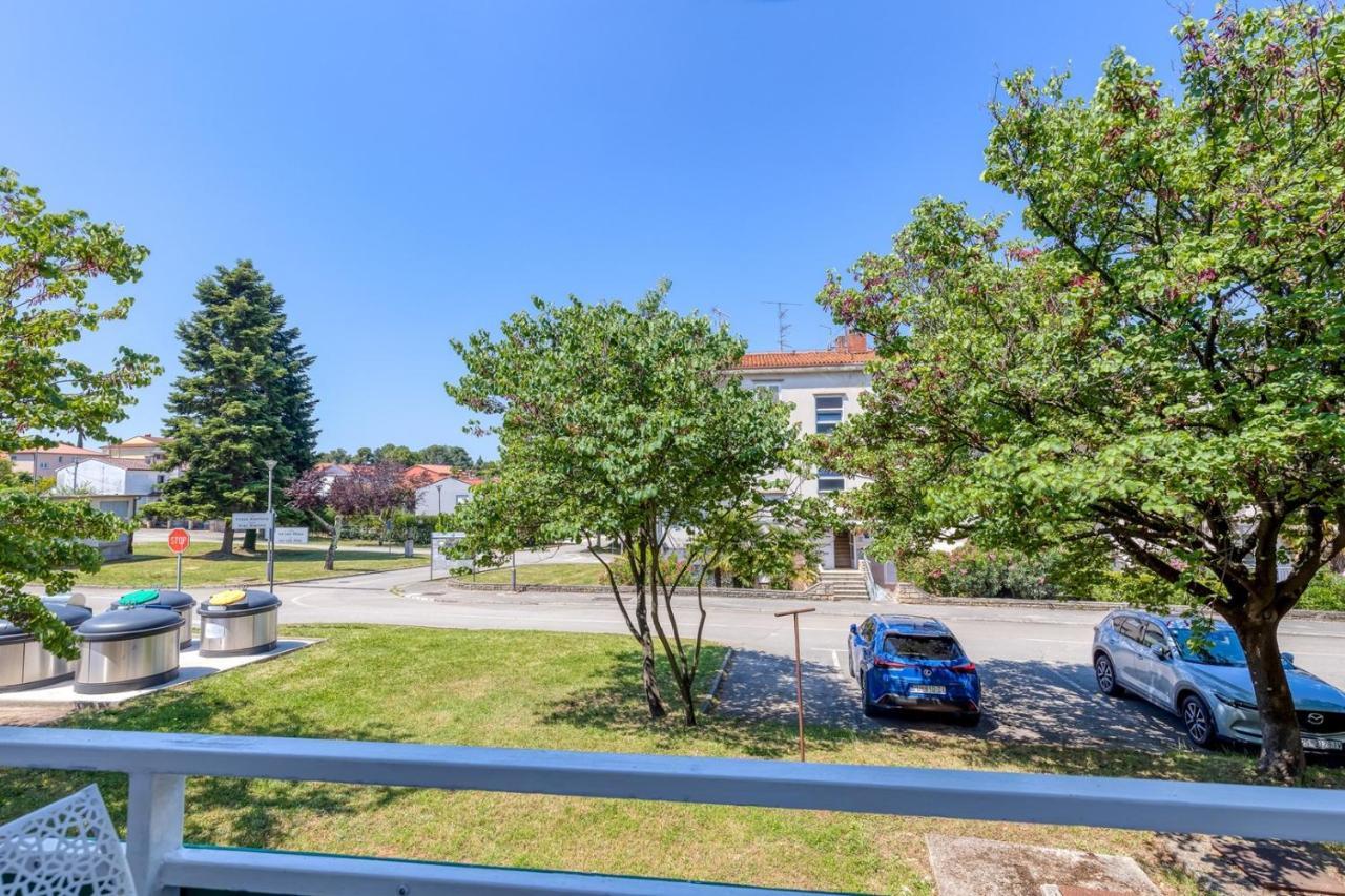 Apartment Gaby With Balcony Пореч Экстерьер фото